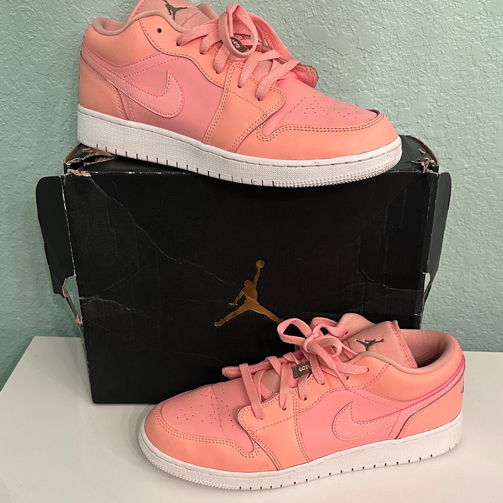 Air Jordan 1 low GG Bleached coral